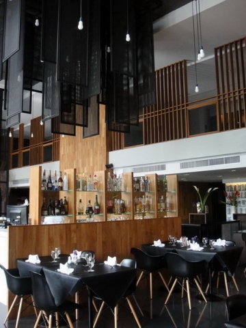 ร้านอาหารพัทยา Cross Bar