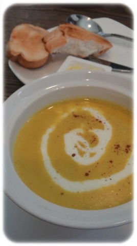 ร้านอาหารกรุงเทพ Sometime's cafe & Bistro